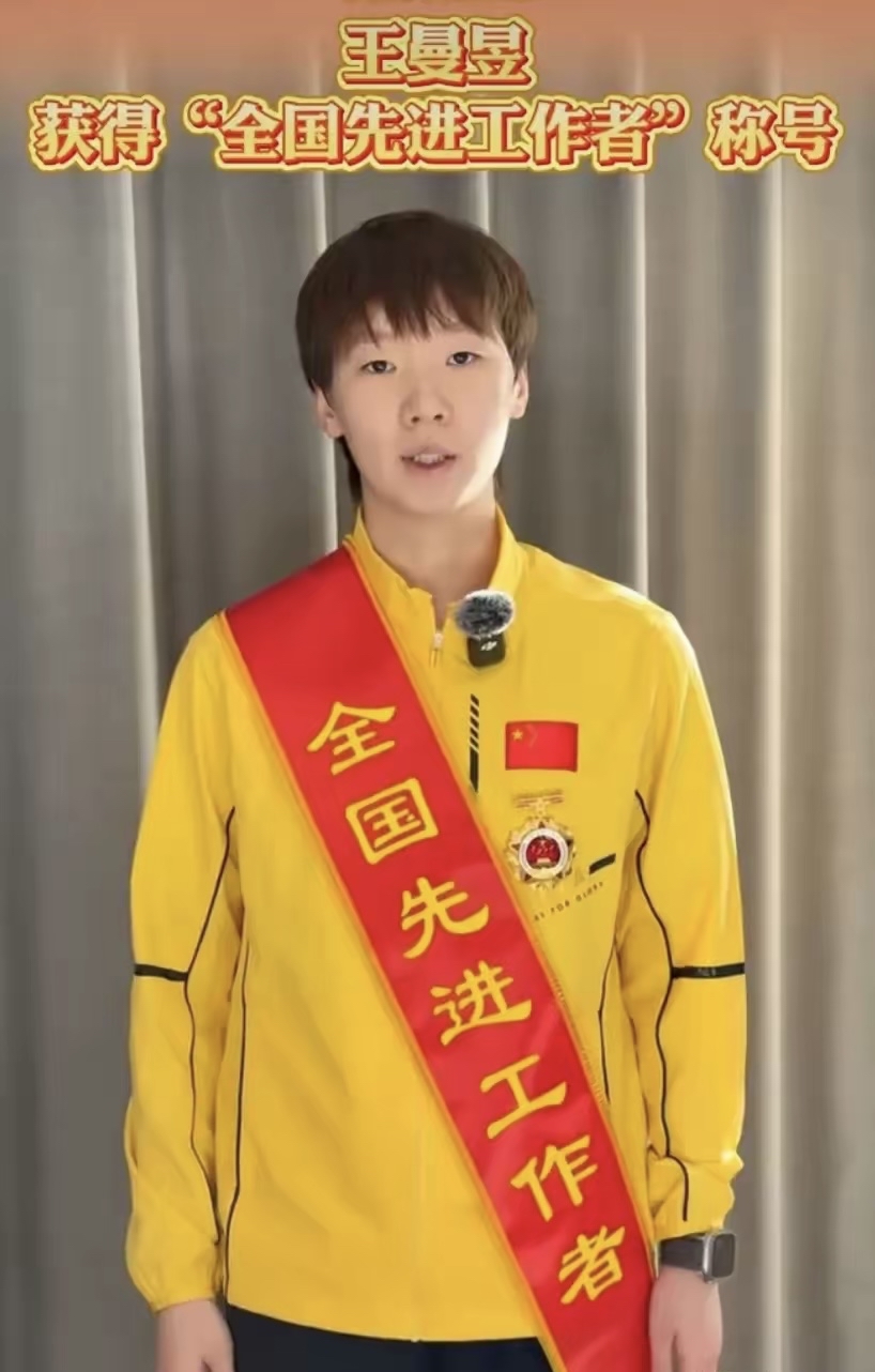 比赛中球员表现出色，为球队带来胜利的光荣