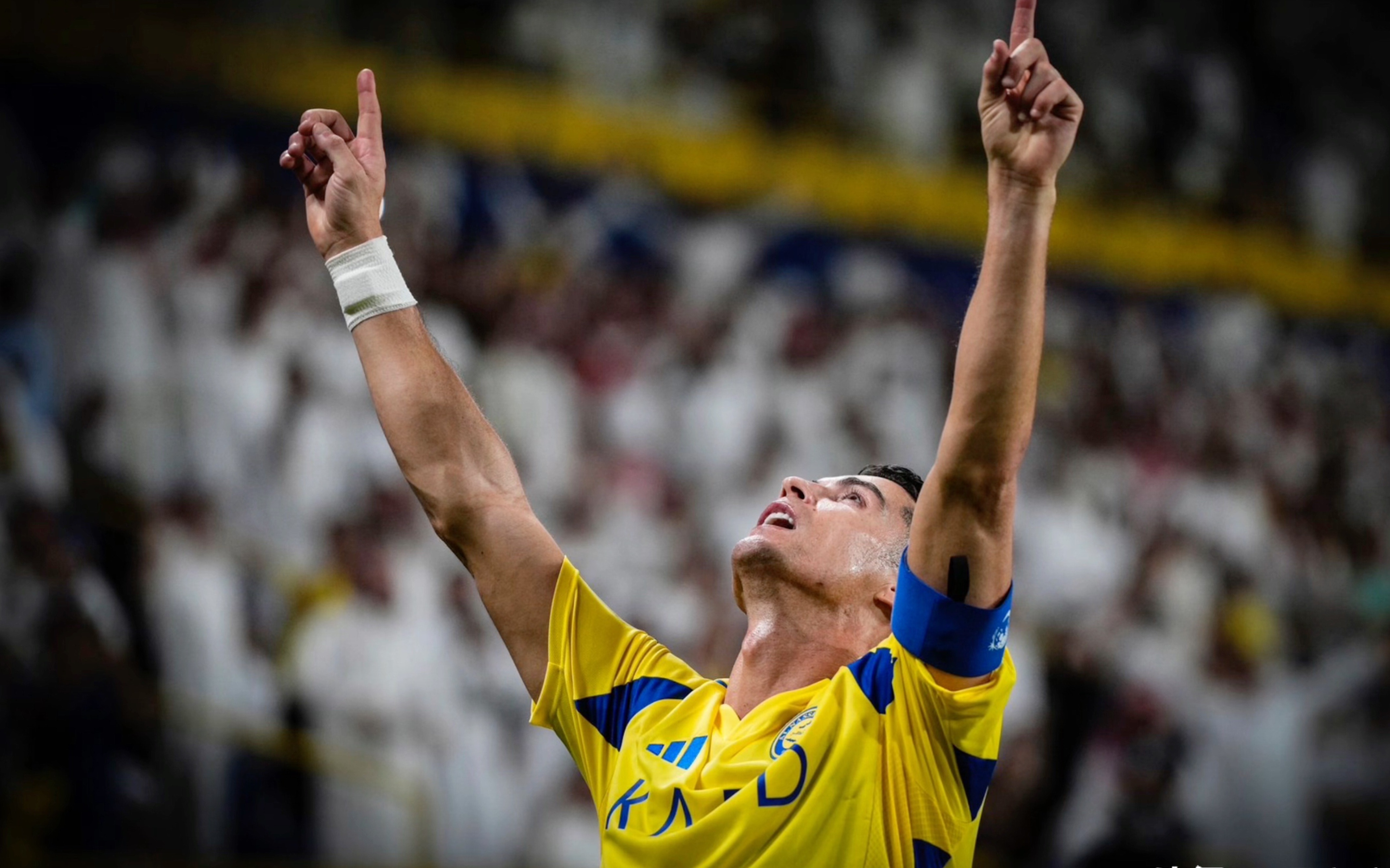 比赛中球员表现出色，为球队带来胜利的光荣