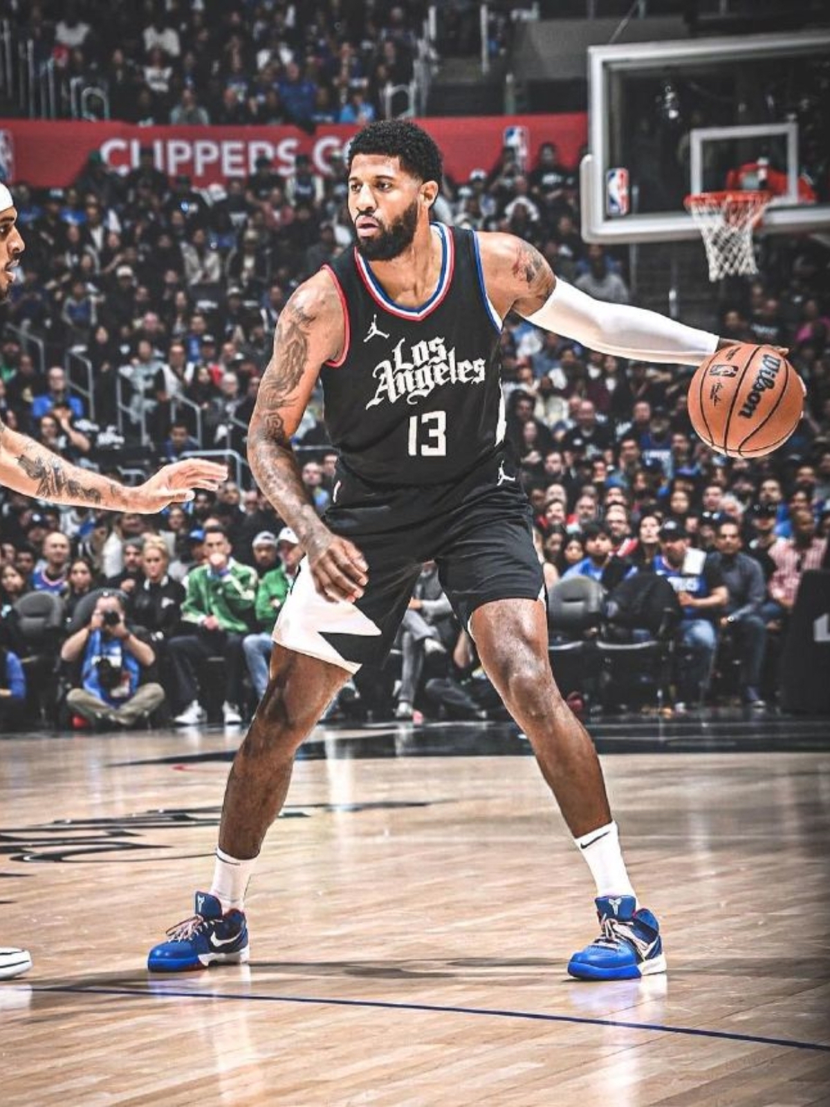 包含快船后卫乔治愈伤回归，球队士气大振的词条