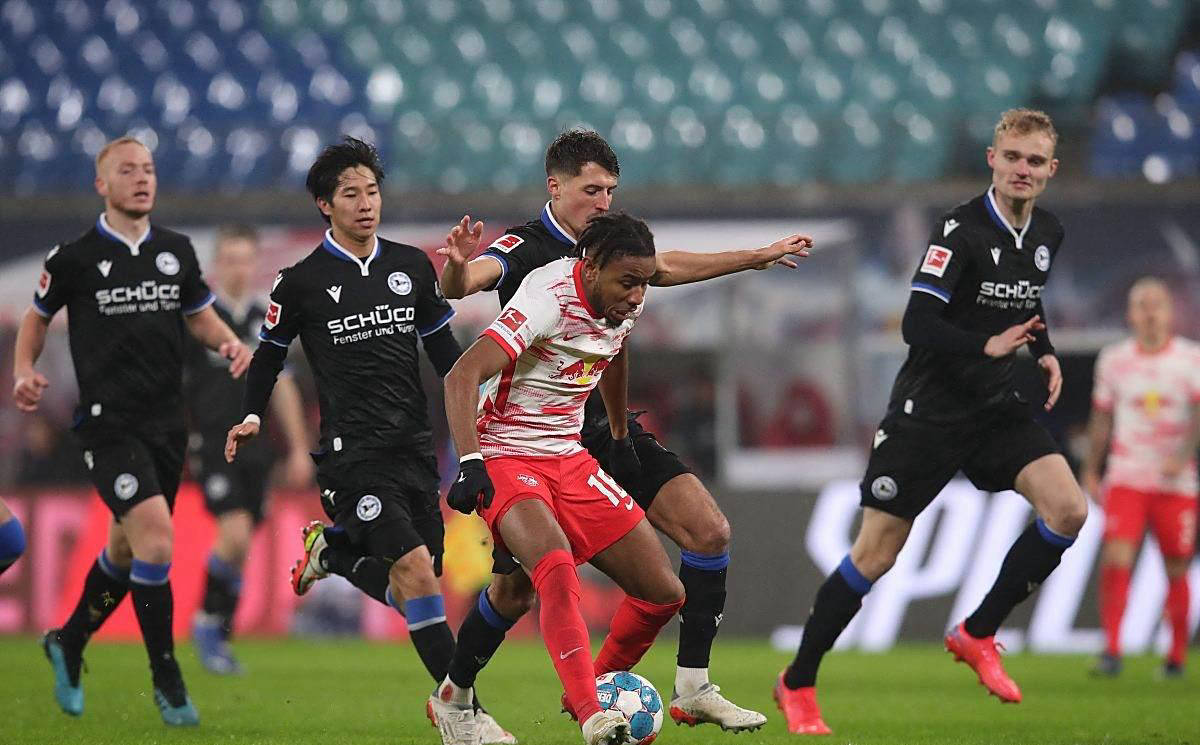 弗赖堡胜利幸运荡然，在德国足坛掀起波澜的简单介绍