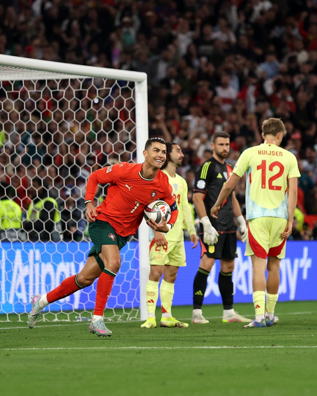 首发卢卡库连续场进球，皇马轻松击败对手