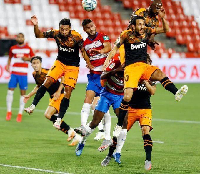 包含格拉纳达击败劲旅，主场气势如虹的词条