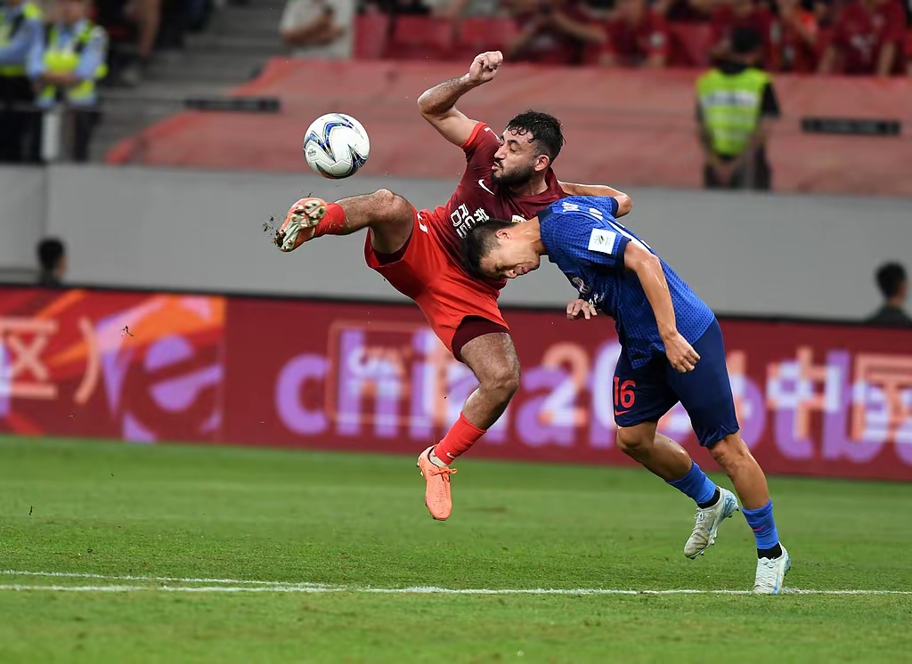 国际足球比赛激烈较量，球队实力对抗的简单介绍