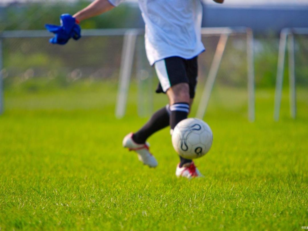 关于足球比赛瞬间风靡网络,成为热点话题的信息 关于足球比赛瞬间风靡网络,成为热点话题的信息