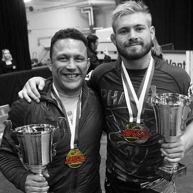 包含非洲杯强队争夺佳绩，势必激烈缠斗争夺冠军的词条