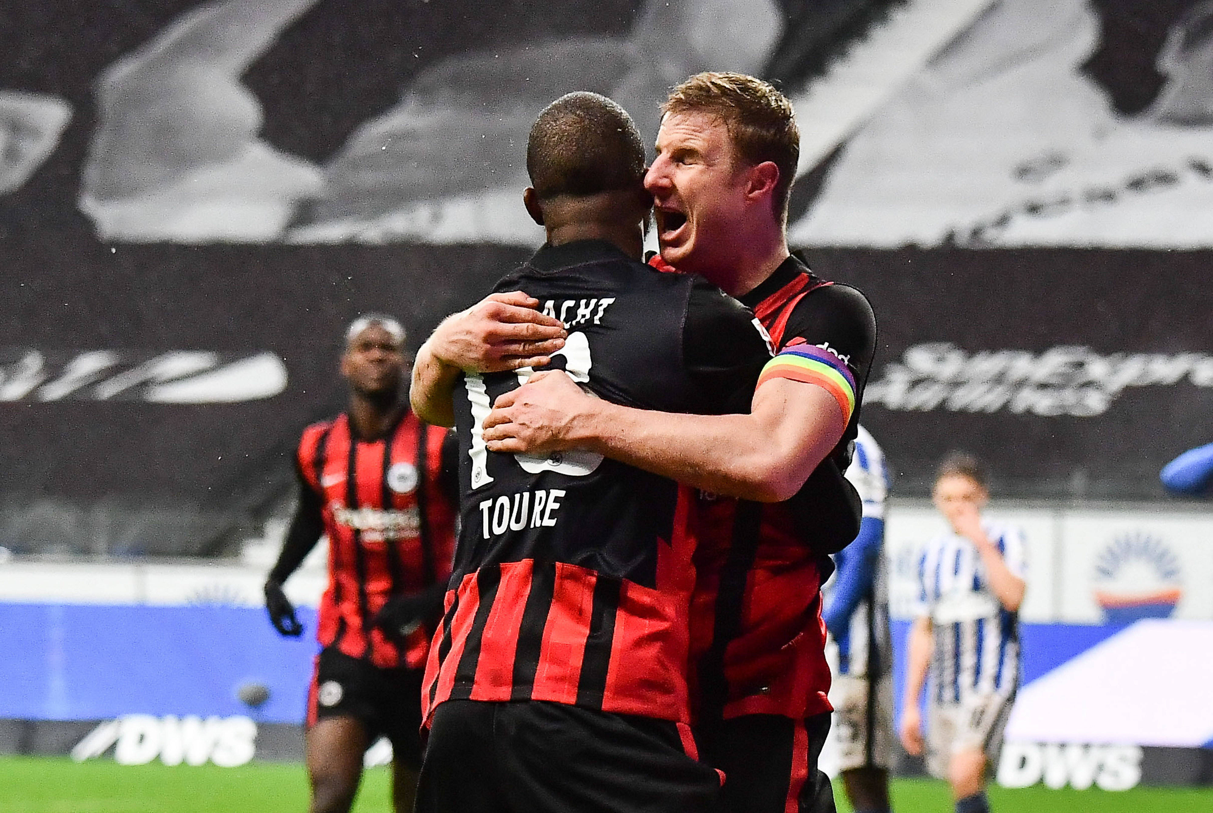 法兰克福主场大胜，提升保级前景的简单介绍