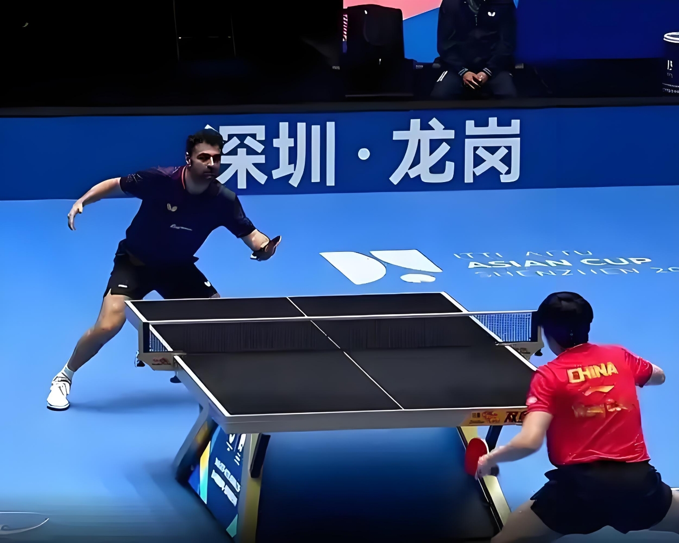 中亚球员展现出色技术，打破僵局