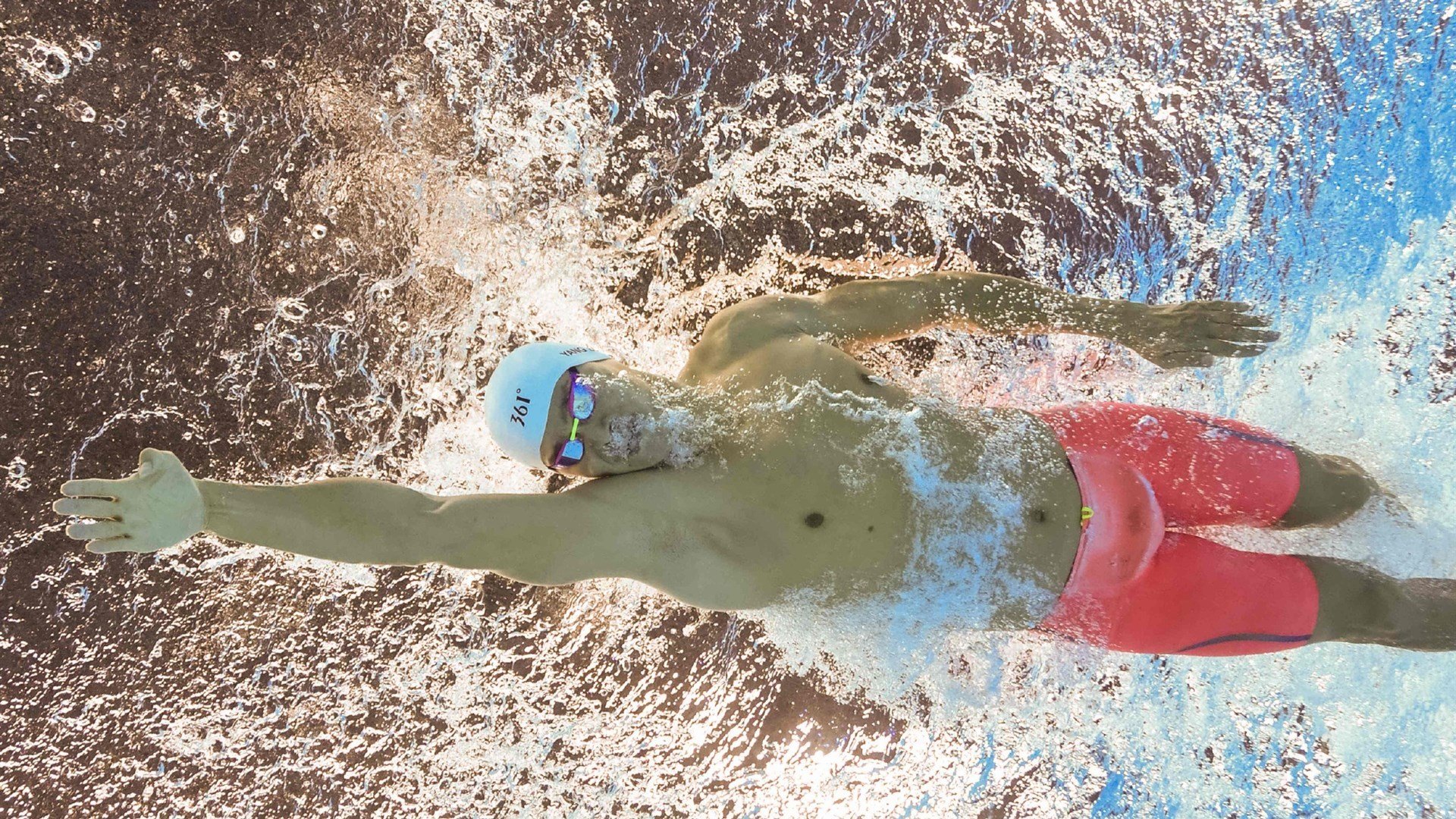 赛道上的交响诗，布伦森以完美节奏主宰F1年度争冠之夜