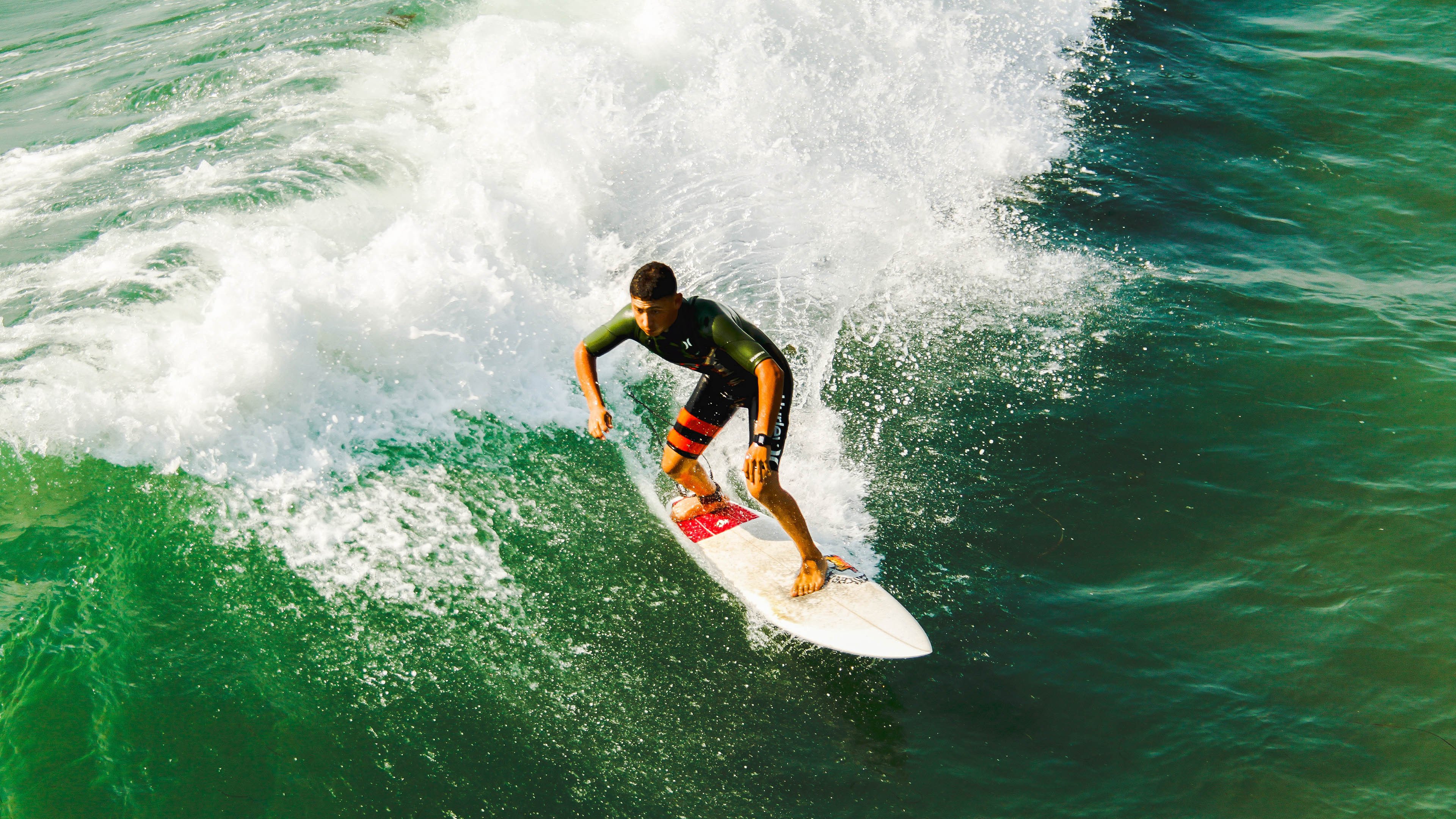 赛道烽火，佩雷兹点燃赛场，索伯鏖战迈凯伦